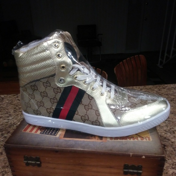 All different kinds of of tennis shoes - Picture 6 of 8